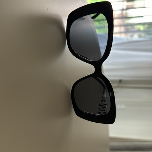 CHANEL sunglasses - Picture 7 of 8